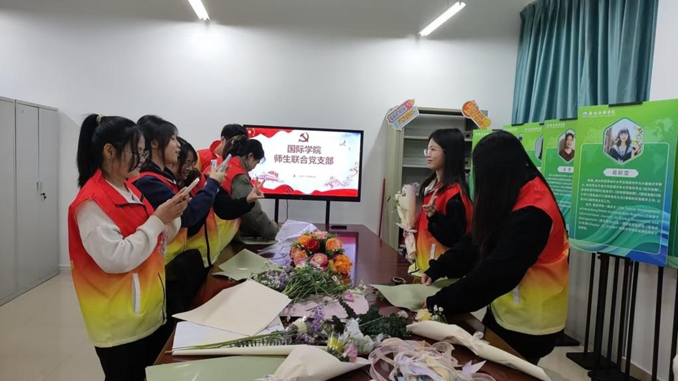 【党日活动】花香寄情，礼赞师心——太阳成集团tyc师生联合党支部开展三八妇女节感恩活动